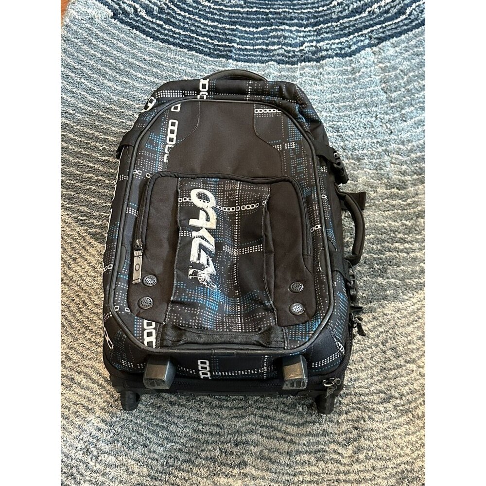 Oakley Pink Carry On Roller Travel Bag Luggage Suitcase